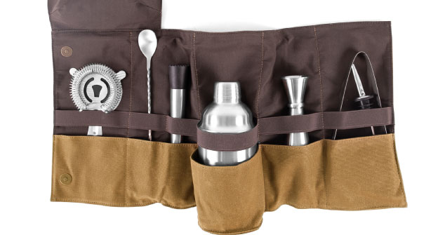 Kit de nettoyage professionnel pour shaker à cocktail avec élégant bois  naturel - Chine Wholesale Bartender Kit Outils de bar et haute qualité  Professional Bartender Kit prix